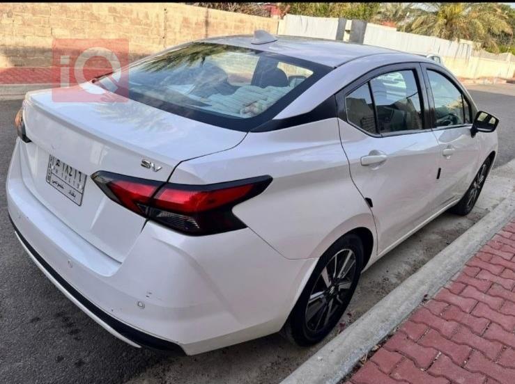 نيسان فيرسا